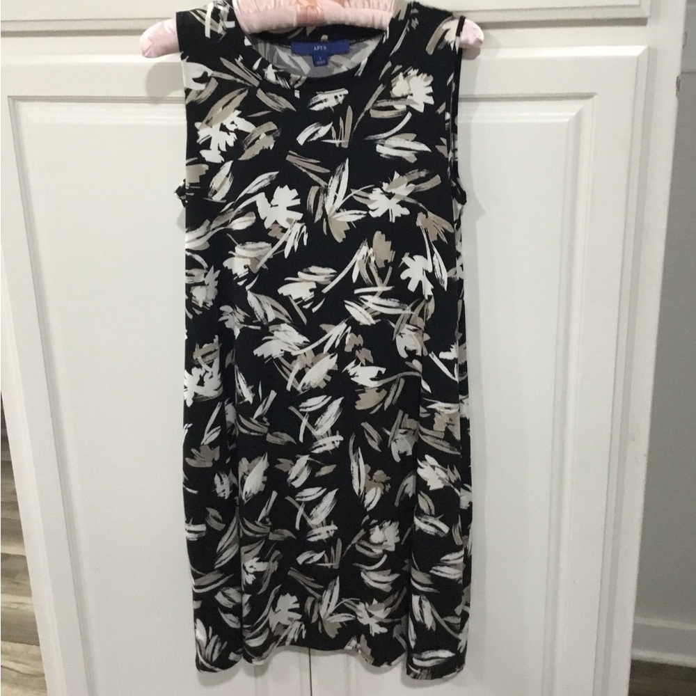 Women’s dress size small like new